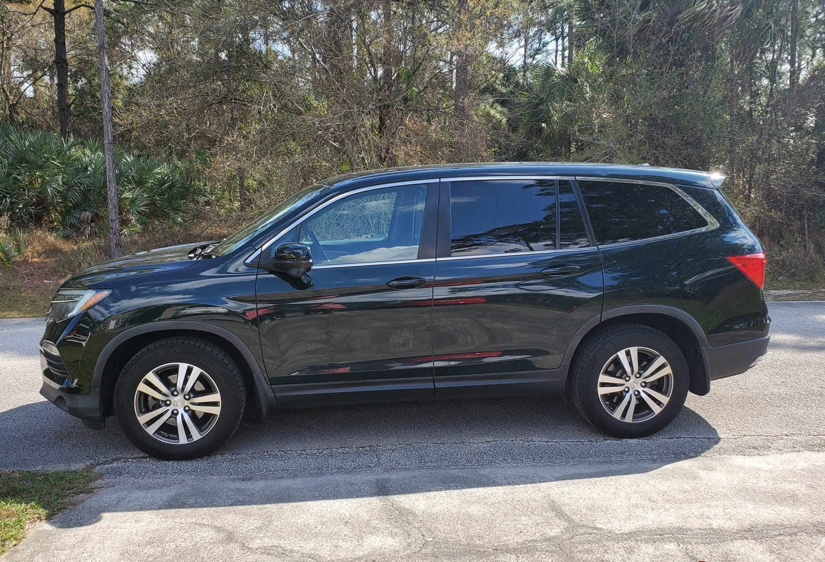 Black Honda Pilot SUV - side profile